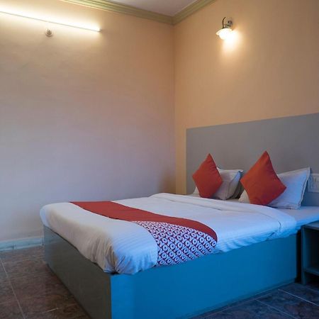 Oyo Flagship 37830 Hotel Aakar International Satara Esterno foto