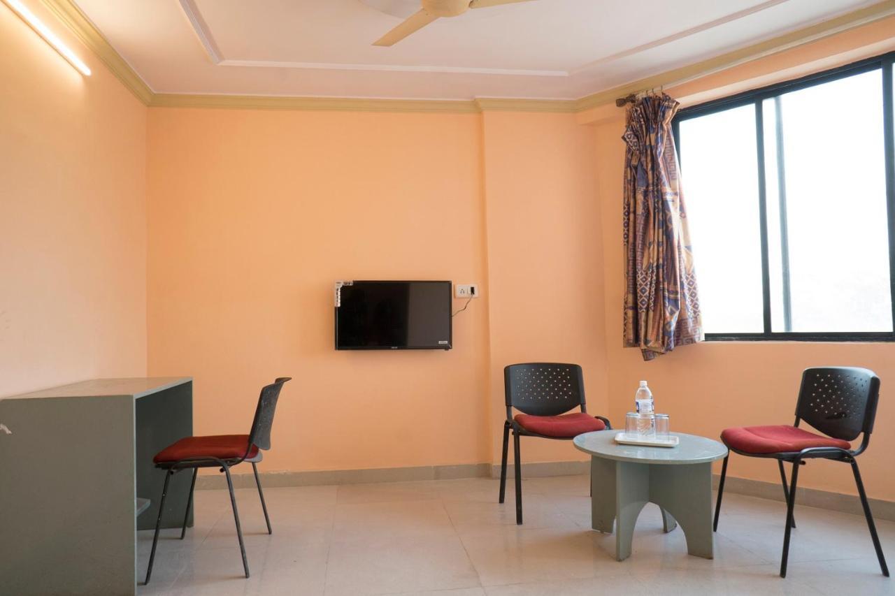 Oyo Flagship 37830 Hotel Aakar International Satara Esterno foto