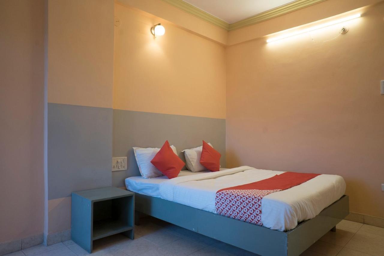 Oyo Flagship 37830 Hotel Aakar International Satara Esterno foto