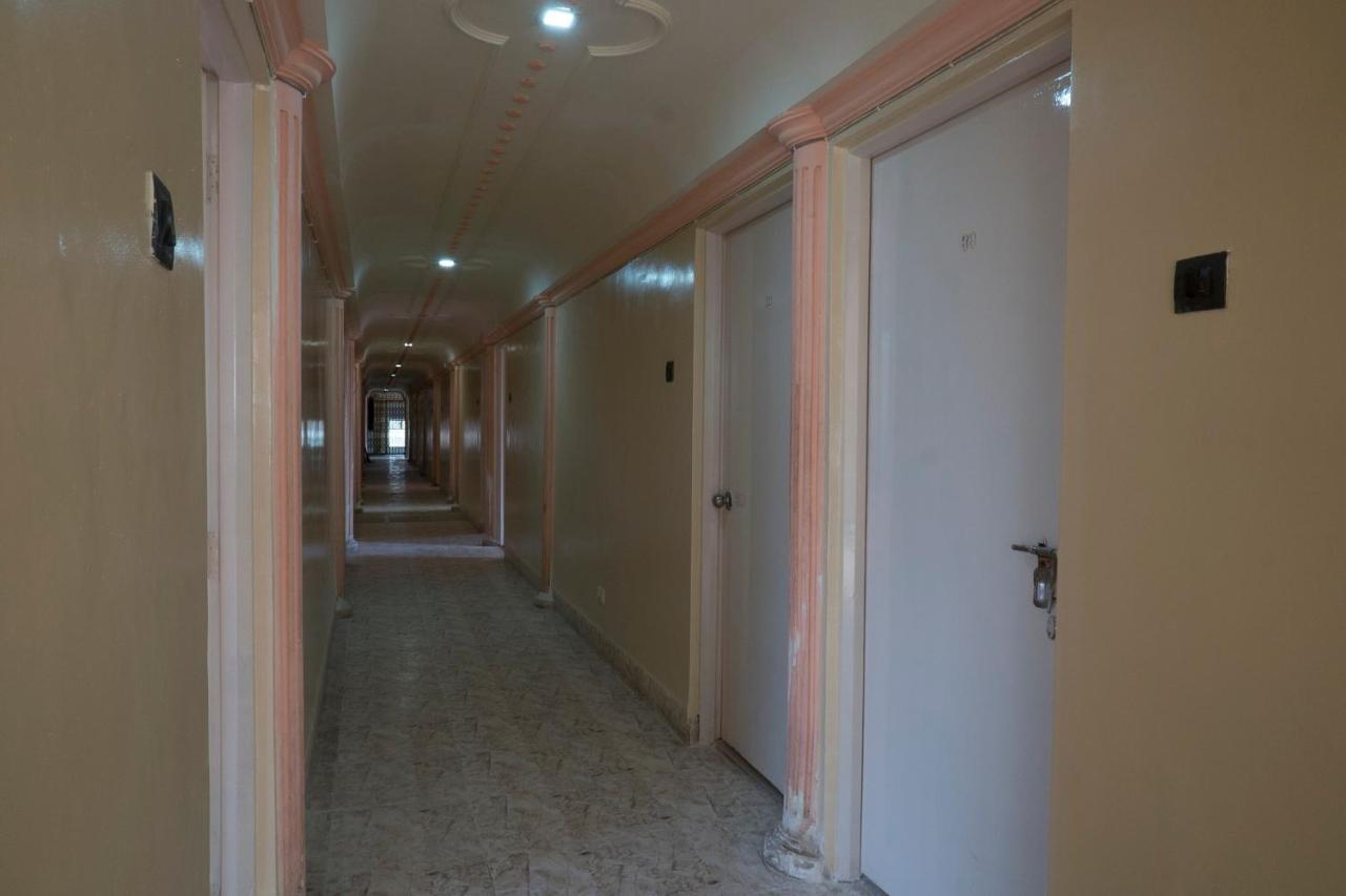 Oyo Flagship 37830 Hotel Aakar International Satara Esterno foto