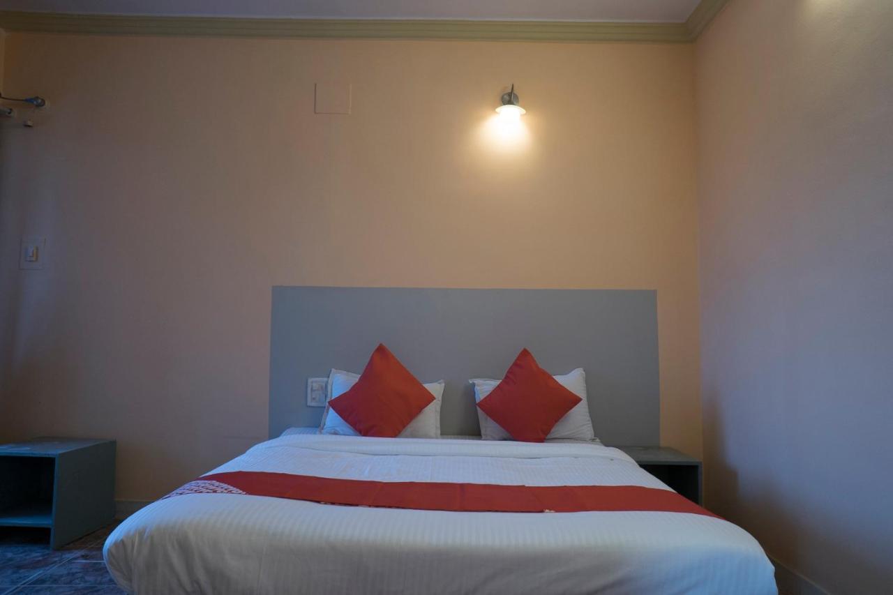 Oyo Flagship 37830 Hotel Aakar International Satara Esterno foto