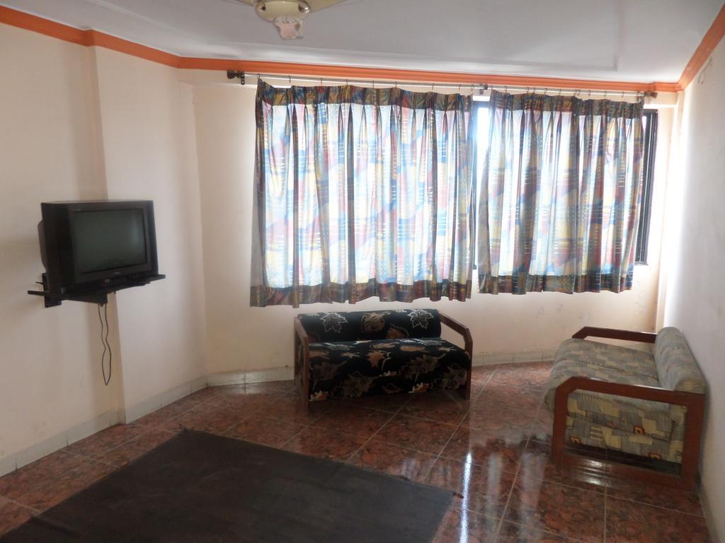 Oyo Flagship 37830 Hotel Aakar International Satara Esterno foto