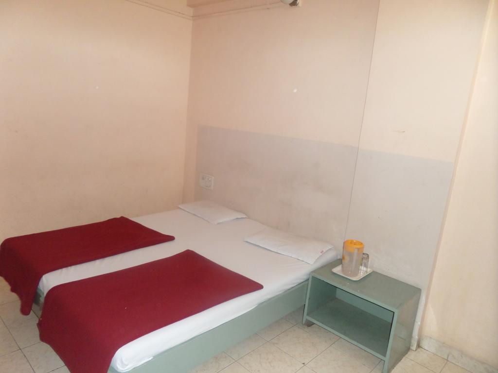 Oyo Flagship 37830 Hotel Aakar International Satara Esterno foto