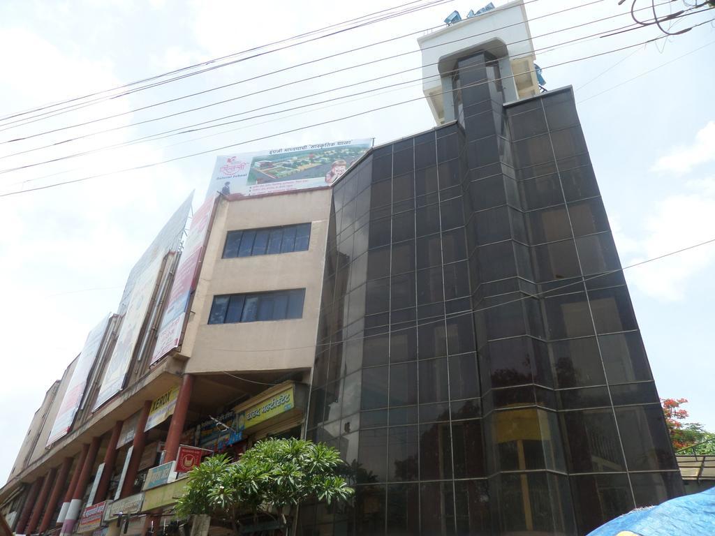 Oyo Flagship 37830 Hotel Aakar International Satara Esterno foto