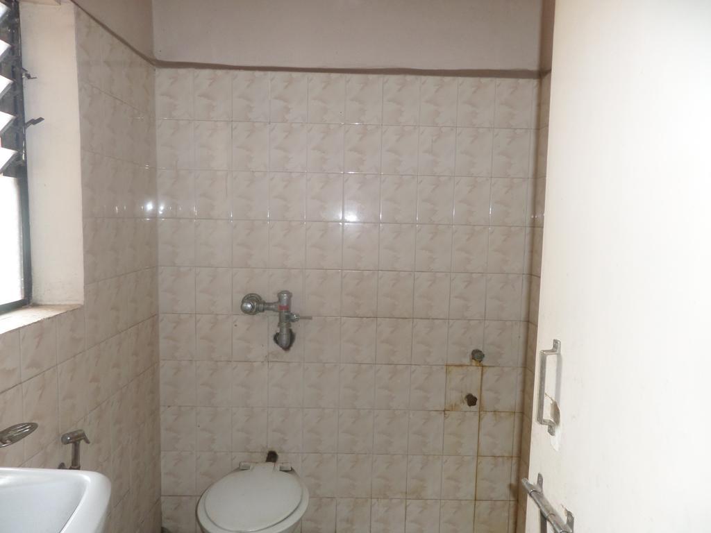 Oyo Flagship 37830 Hotel Aakar International Satara Esterno foto