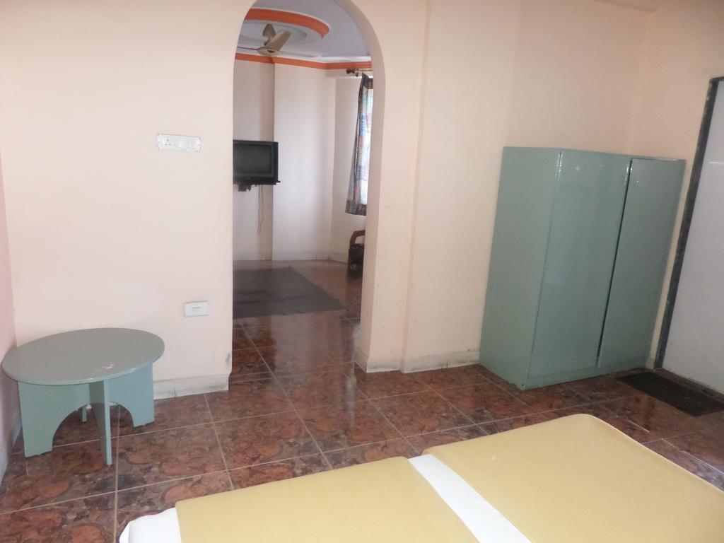 Oyo Flagship 37830 Hotel Aakar International Satara Esterno foto