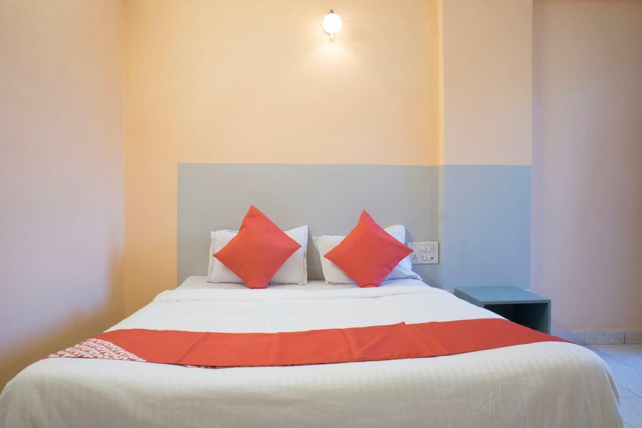 Oyo Flagship 37830 Hotel Aakar International Satara Esterno foto
