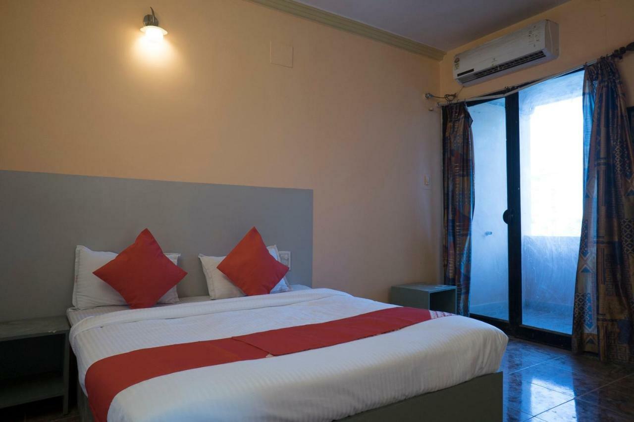 Oyo Flagship 37830 Hotel Aakar International Satara Esterno foto