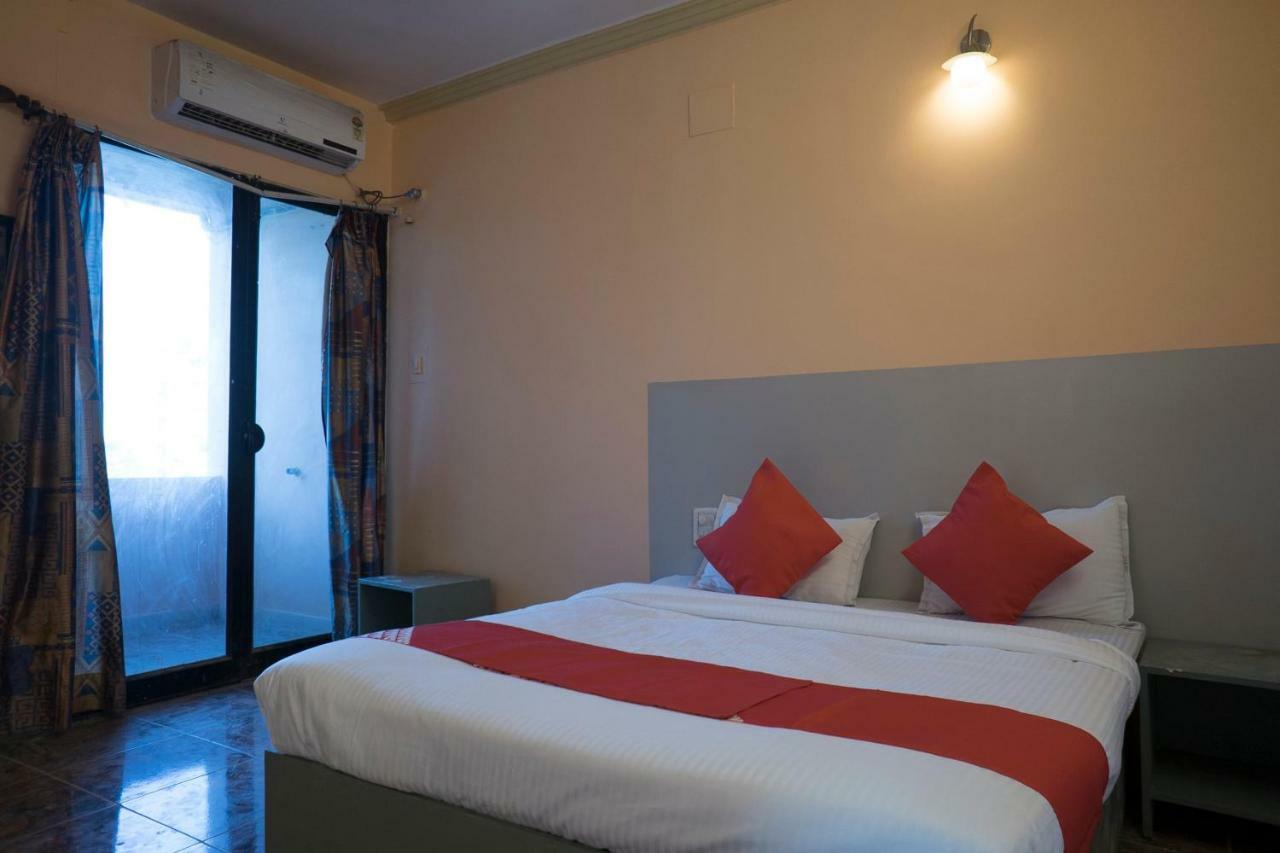 Oyo Flagship 37830 Hotel Aakar International Satara Esterno foto
