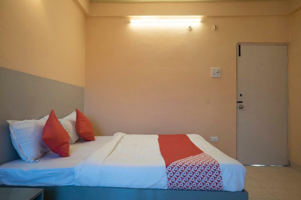 Oyo Flagship 37830 Hotel Aakar International Satara Esterno foto