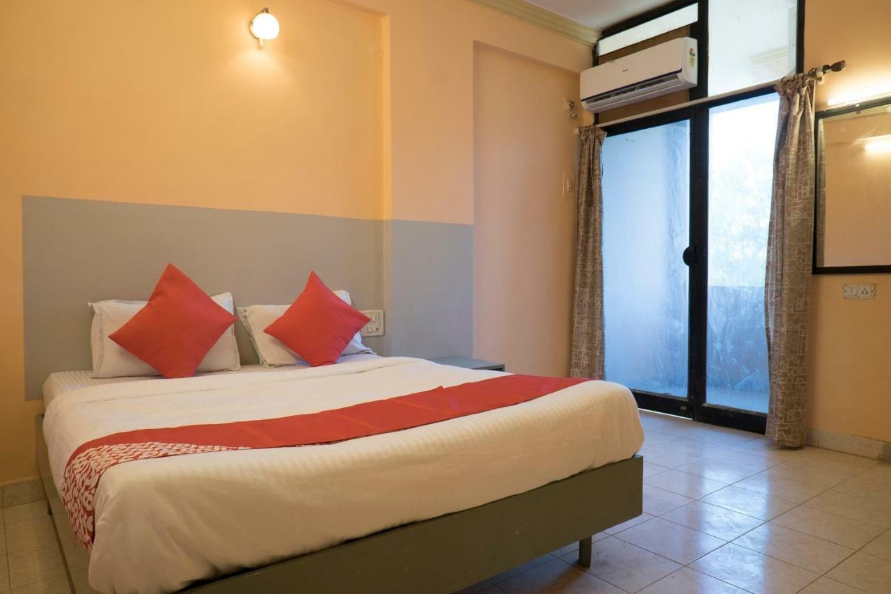 Oyo Flagship 37830 Hotel Aakar International Satara Esterno foto