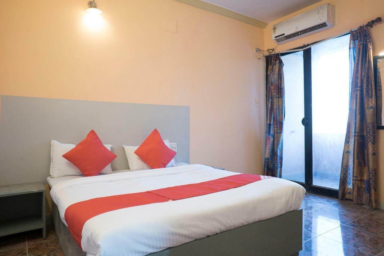 Oyo Flagship 37830 Hotel Aakar International Satara Esterno foto