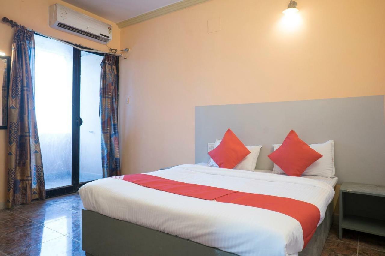Oyo Flagship 37830 Hotel Aakar International Satara Esterno foto